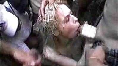 చిన్న అమ్మాయి తెలుగు వీడియో సెక్స్ సెక్స్ ఆత్మవిశ్వాసం సవారీలు మరియు ఆనందం సాధిస్తుంది