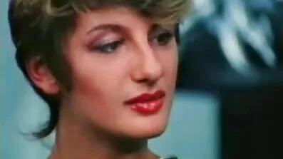 అందమైన నల్లటి జుట్టు గల స్త్రీని తెలుగు సెక్స్ సెక్స్ తెలుగు అమలు ఒంటరిగా మంచం